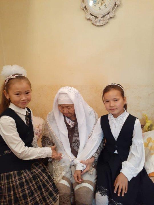 Ардагер ұстаздармен кездесу