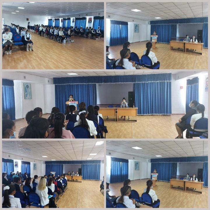 6,7 сынып қыздарымен  мектеп ережесімен таныстыру және ұялы телефонның пайдасы мен зияны туралы түсінік беру мақсатында директордың тәрбие жөніндегі орынбасары мен мектеп психологтері жиналыс өткізді.