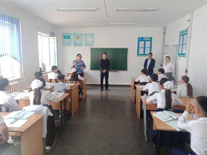 2022 жылы 05 сәуір күні Тараз ст.ЖПБ ӘПб аға инспекторы полиция майоры Л.Көпбаева және ӘПб инспекторы полиция аға лейтенанты Ә.Қалдарбек біздің №55 мектепке келіп, түсіндіру жұмыстарын жүргізді