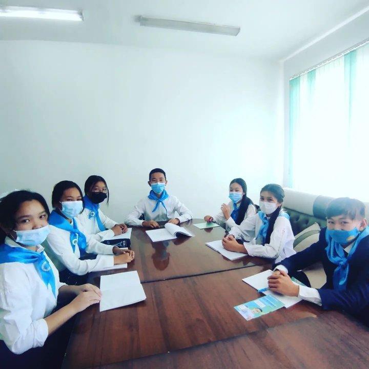 Мектеп парламент мүшелерінің кезекті отырысы өтті ☺️ Жаңа министрлер өз жұмыстарымен танысты Алдағы мерекелік шаралар талқыланды Жылдық жоспармен таныс болды.