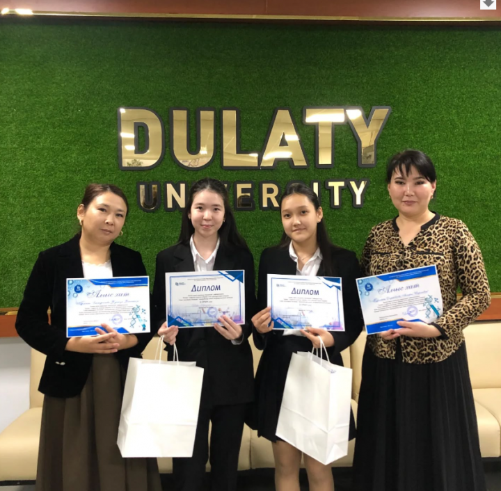 М.Х. Дулати ат. Тараз Университетінің "Химия және химиялық технология" кафедрасының "Химик" студенттік ғылыми үйірмесінің ұйымдастырған "Үлкен химиядағы болашақ" тақырыбында өткен шағын конференциясы